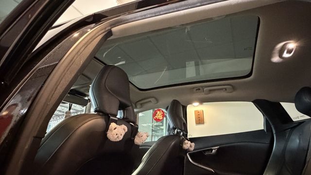 【歐洲最安全的五門車】V40｜ACC 跟車｜車道偏移｜稅金 1500cc 省荷包。舒適、科技配備齊全｜冷氣壓縮機已更新  第15張相片