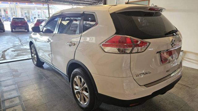 日產 X-Trail 2.0 ，CP值高，便宜入手，一手車， 內外如新， 車況佳，最漂亮的白色，少跑8萬3仟  第6張相片