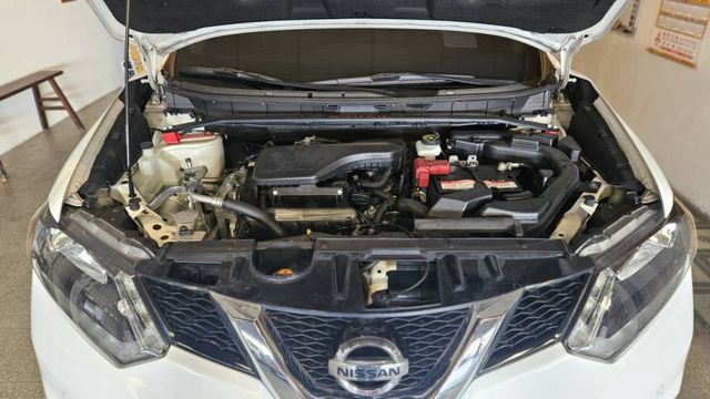 日產 X-Trail 2.0 ，CP值高，便宜入手，一手車， 內外如新， 車況佳，最漂亮的白色，少跑8萬3仟  第9張相片