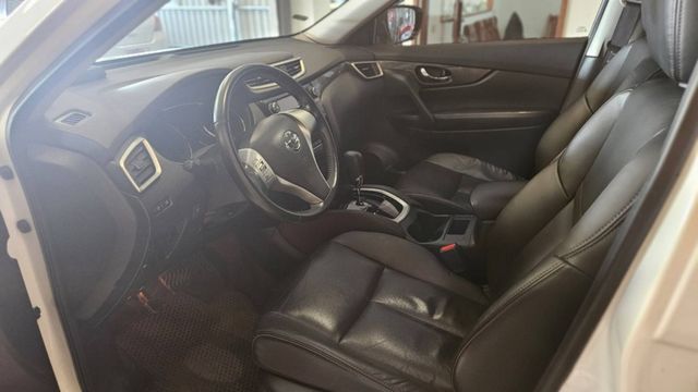 日產 X-Trail 2.0 ，CP值高，便宜入手，一手車， 內外如新， 車況佳，最漂亮的白色，少跑8萬3仟  第10張相片