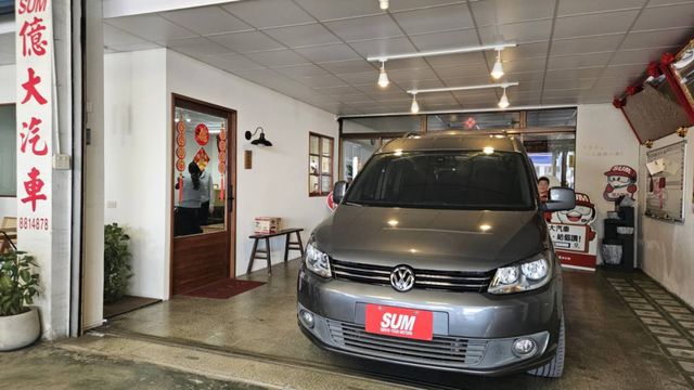 歐系平價休旅車，七人座 ，柴油，省油好開 ，前車主整理得很好。露營 ，家庭用車最適宜  第3張相片