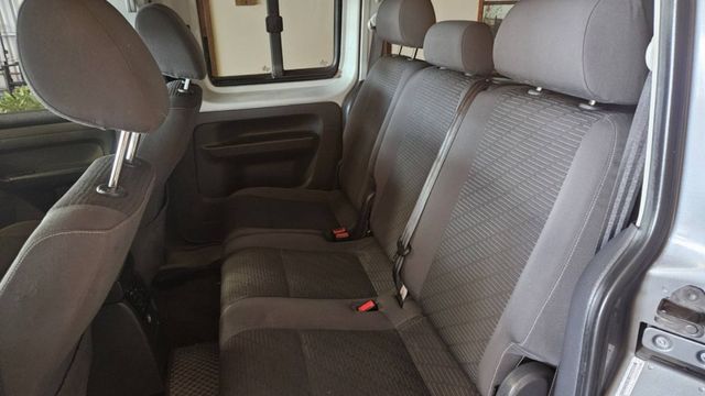 歐系平價休旅車，七人座 ，柴油，省油好開 ，前車主整理得很好。露營 ，家庭用車最適宜  第12張相片