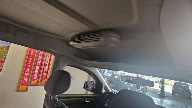 歐系平價休旅車，七人座 ，柴油，省油好開 ，前車主整理得很好。露營 ，家庭用車最適宜  第15張相片