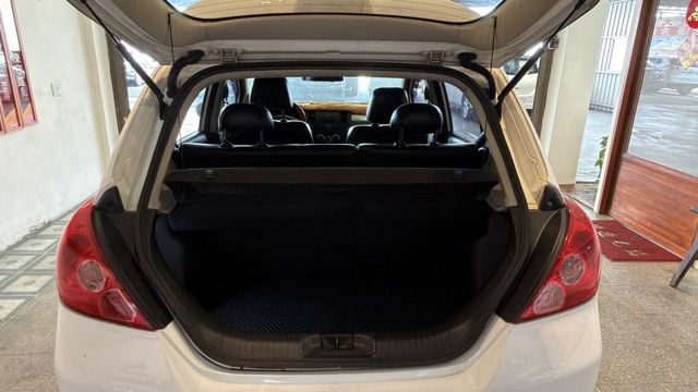 多變的季節裡，一台車況良好的代步車，為你的每一段路程提供穩定與保護。  第2張相片