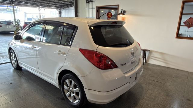 多變的季節裡，一台車況良好的代步車，為你的每一段路程提供穩定與保護。  第13張相片