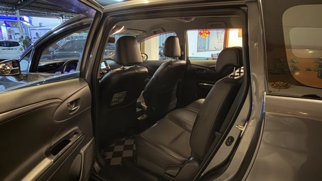 正七人座大空間！里程27萬正巔峰，豐田神車引擎耐操、車況極佳。全家出遊或商用載物皆全能，省油好養又保值，是您入手首選！  第10張相片