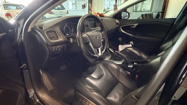 【歐洲最安全的五門車】V40｜ACC 跟車｜車道偏移｜稅金 1500cc 省荷包。舒適、科技配備齊全｜冷氣壓縮機已更新  第13張相片