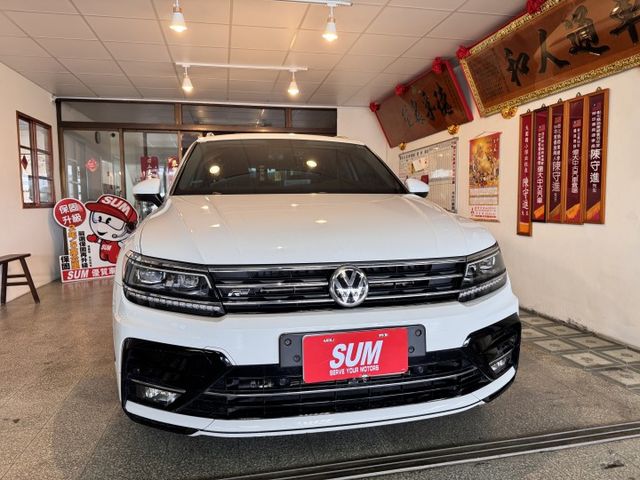 2017年Tiguan R-Line外觀，9.5萬km一手車，帥氣大包 ACC 電動尾門等高規配備，車況優 值得擁有！  第3張相片