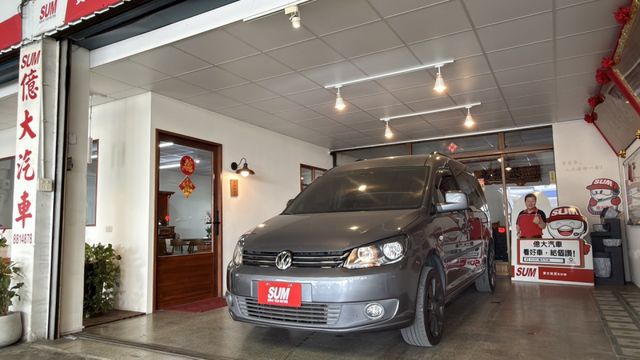 歐系平價休旅車，七人座 ，柴油，省油好開 ，前車主整理得很好。露營 ，家庭用車最適宜  第1張相片