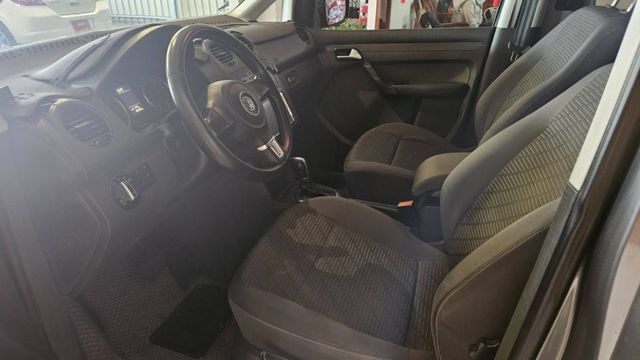 歐系平價休旅車，七人座 ，柴油，省油好開 ，前車主整理得很好。露營 ，家庭用車最適宜  第11張相片
