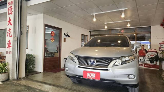 大電池剛換一年多。Lexus 旗艦質感、超大空間、車況穩定，給家人最安心的入主首選。  第1張相片