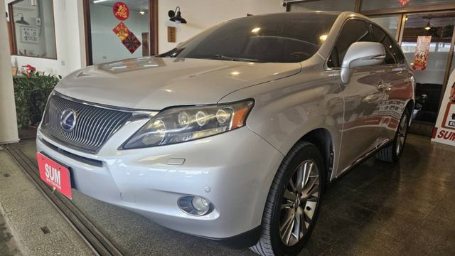 大電池剛換一年多。Lexus 旗艦質感、超大空間、車況穩定，給家人最安心的入主首選。  第2張相片