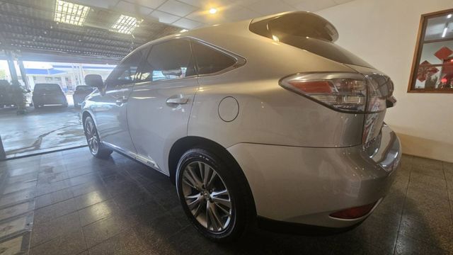 大電池剛換一年多。Lexus 旗艦質感、超大空間、車況穩定，給家人最安心的入主首選。  第5張相片