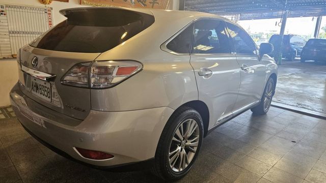 大電池剛換一年多。Lexus 旗艦質感、超大空間、車況穩定，給家人最安心的入主首選。  第6張相片