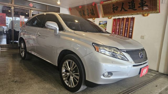 大電池剛換一年多。Lexus 旗艦質感、超大空間、車況穩定，給家人最安心的入主首選。  第7張相片