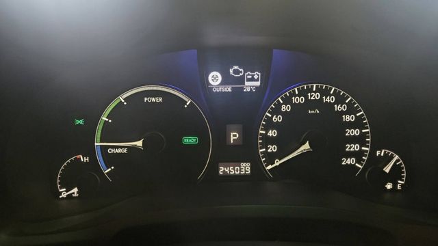大電池剛換一年多。Lexus 旗艦質感、超大空間、車況穩定，給家人最安心的入主首選。  第9張相片