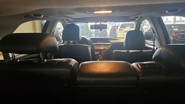 大電池剛換一年多。Lexus 旗艦質感、超大空間、車況穩定，給家人最安心的入主首選。  第13張相片