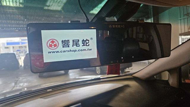 大電池剛換一年多。Lexus 旗艦質感、超大空間、車況穩定，給家人最安心的入主首選。  第16張相片