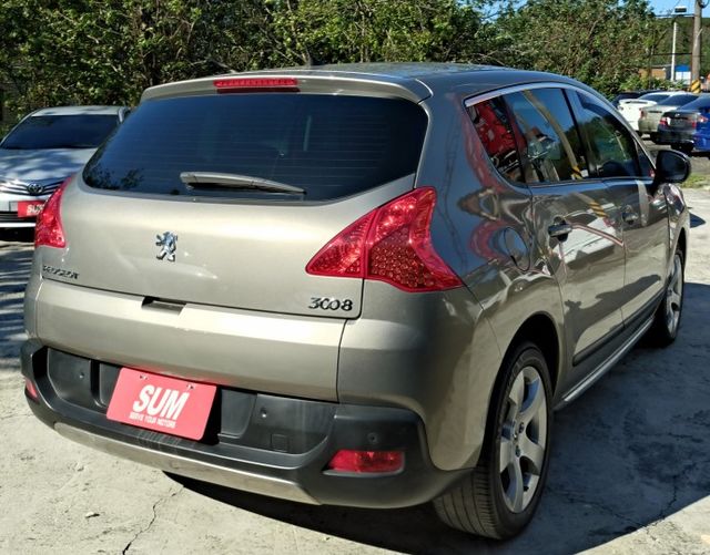 一手車 ! 法式經典休旅、只跑7萬多公里 !  第3張相片
