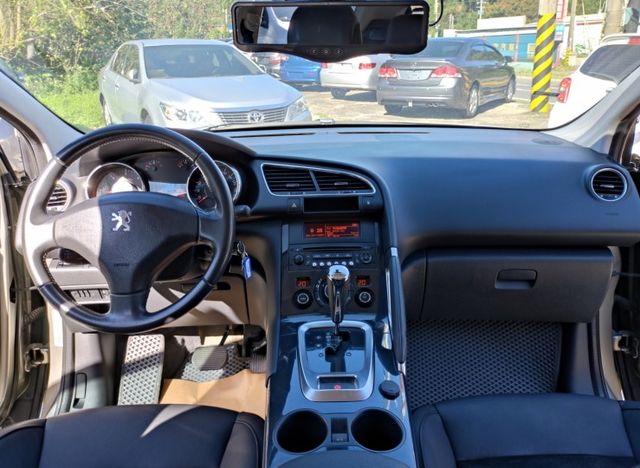 一手車 ! 法式經典休旅、只跑7萬多公里 !  第7張相片