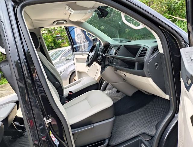 一手車 ! Caravelle L 2.0 TDI 150kW 4WD、原廠影音系統、原廠保養車況佳 !  第6張相片