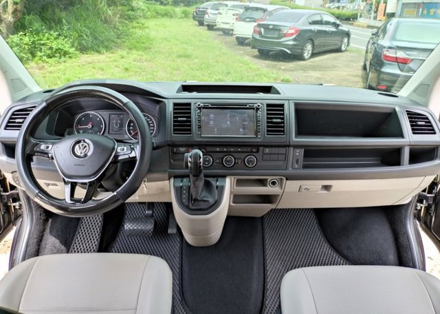 一手車 ! Caravelle L 2.0 TDI 150kW 4WD、原廠影音系統、原廠保養車況佳 !  第7張相片