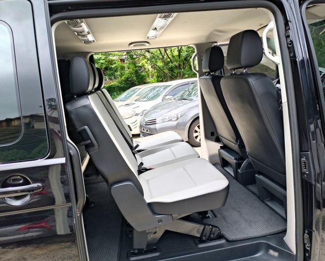 一手車 ! Caravelle L 2.0 TDI 150kW 4WD、原廠影音系統、原廠保養車況佳 !  第9張相片