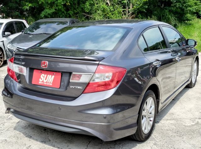 一手車頂級VTi-S ! 天窗、恆溫、HID、循跡防滑、換檔撥片、安卓影音系統、里程少車況佳 !  第3張相片