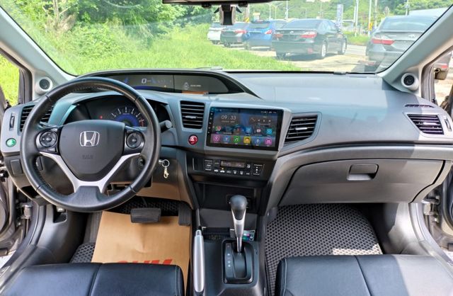 一手車頂級VTi-S ! 天窗、恆溫、HID、循跡防滑、換檔撥片、安卓影音系統、里程少車況佳 !  第7張相片