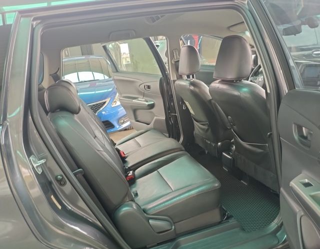 一手車 ! 原廠保養、原廠影音系統、里程少車況佳 !  第9張相片