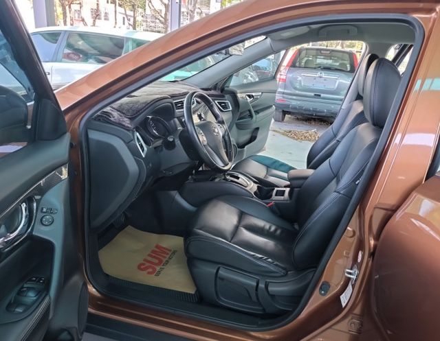 一手車 ! ikey、雙區恆溫、原廠影音系統、原廠保養只跑10萬多公里!  第5張相片