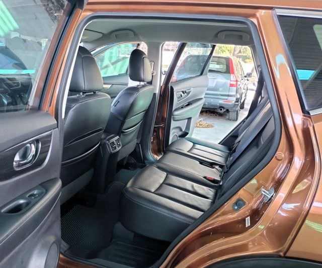 一手車 ! ikey、雙區恆溫、原廠影音系統、原廠保養只跑10萬多公里!  第8張相片