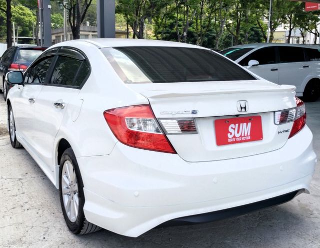 一手車頂級VTi-S ! 天窗、恆溫、4安、HID、循跡防滑、原廠影音系統 !  第4張相片