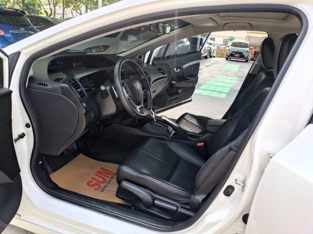 一手車頂級VTi-S ! 天窗、恆溫、4安、HID、循跡防滑、原廠影音系統 !  第5張相片