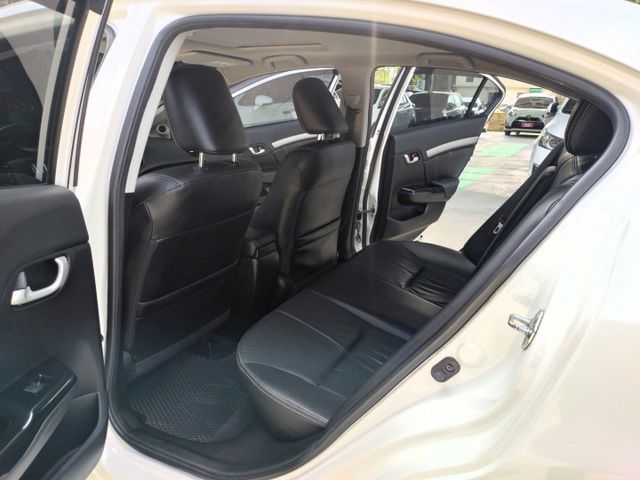 一手車頂級VTi-S ! 天窗、恆溫、4安、HID、循跡防滑、原廠影音系統 !  第8張相片