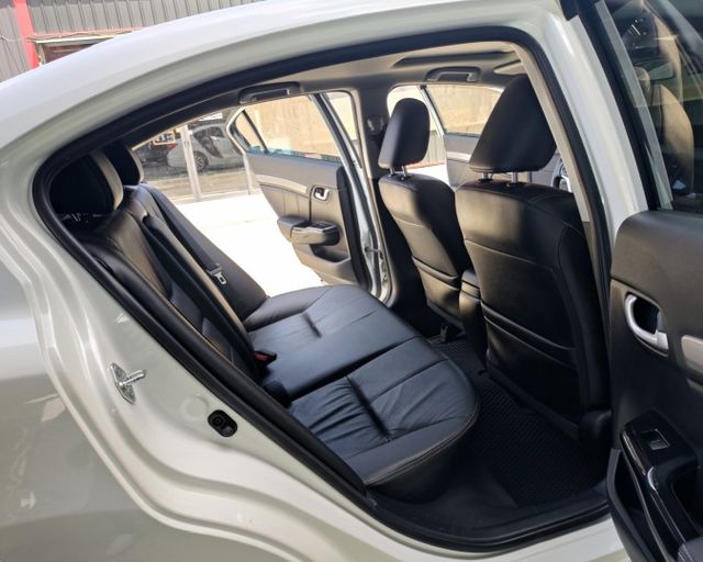 一手車頂級VTi-S ! 天窗、恆溫、4安、HID、循跡防滑、原廠影音系統 !  第9張相片