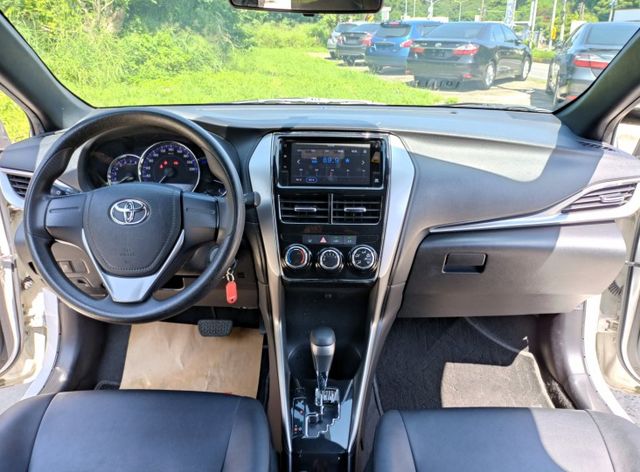 一手車 ! 原廠保養車況佳 !  第7張相片