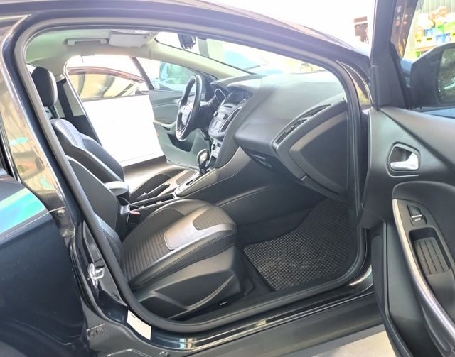 一手車EcoBoost 180 ! ABS、6安、循跡防滑、多功能方向盤、原廠保養只跑8萬多公里 !  第6張相片