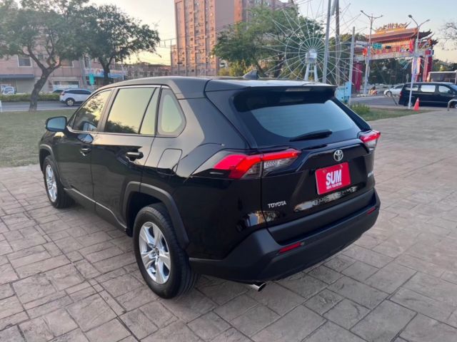 休旅車銷售冠軍✅定速✅車距維持輔助✅車輛偏離輔助✅恆溫✅影音主機✅電子手煞車✅全車原鈑件✅里程保證✅YES認證+全省保固  第5張相片