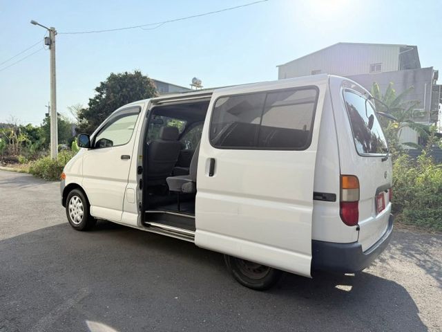 2002 TOYOTA HIACE 2.7cc 海力士8人座超大空間商旅車 露營用車、商務車、家庭旅行車 哩程保證少跑1  第2張相片