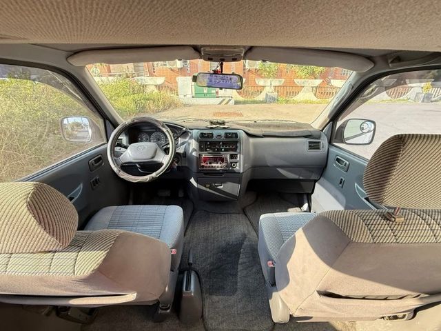2002 TOYOTA HIACE 2.7cc 海力士8人座超大空間商旅車 露營用車、商務車、家庭旅行車 哩程保證少跑1  第3張相片
