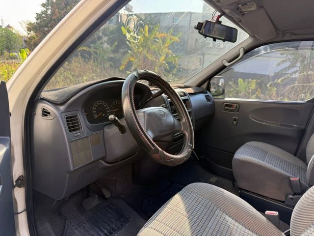 2002 TOYOTA HIACE 2.7cc 海力士8人座超大空間商旅車 露營用車、商務車、家庭旅行車 哩程保證少跑1  第8張相片