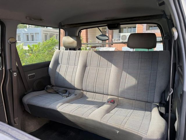 2002 TOYOTA HIACE 2.7cc 海力士8人座超大空間商旅車 露營用車、商務車、家庭旅行車 哩程保證少跑1  第10張相片