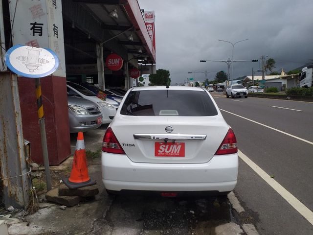 ~抬頭顯示器~只跑六萬公里~里程保證~雙安~倒車顯影~  第6張相片