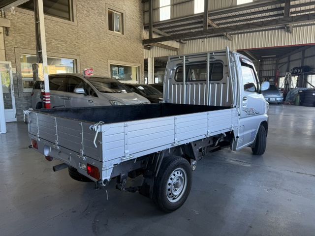 |超讚發財車|1.3車型|內裝美|可全貸|車況佳|冷氣超級冷|實車在店歡迎預約賞車!!!  第3張相片