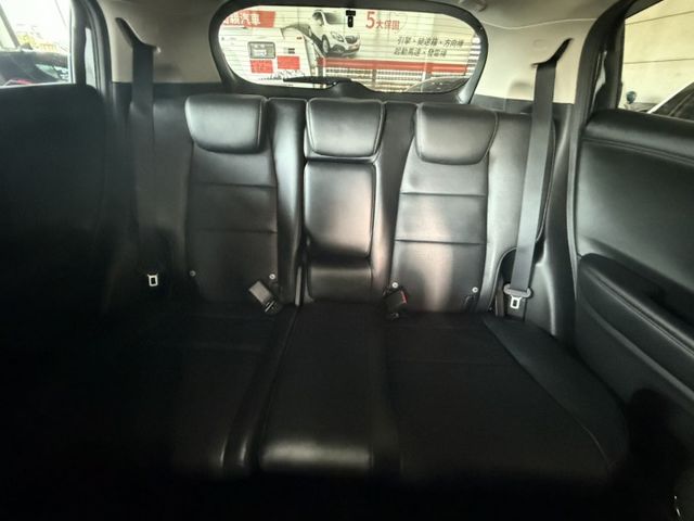 ！S版！絲滑駕駛感/小型的外表空間感十足/定速/盲點/前後車雷達/內裝美/實車在店～歡迎預約賞車～  第13張相片