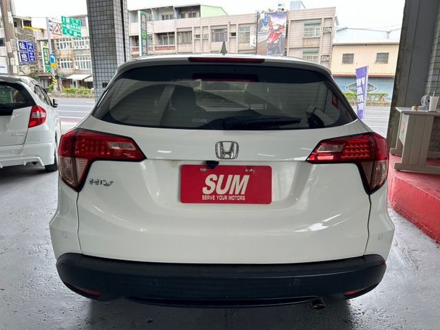 2018年HR-V VTI-S版 新世代跨界跑旅最佳車款 融合SUV特有的強健與安全感 舒適性極佳 里程保證  第14張相片