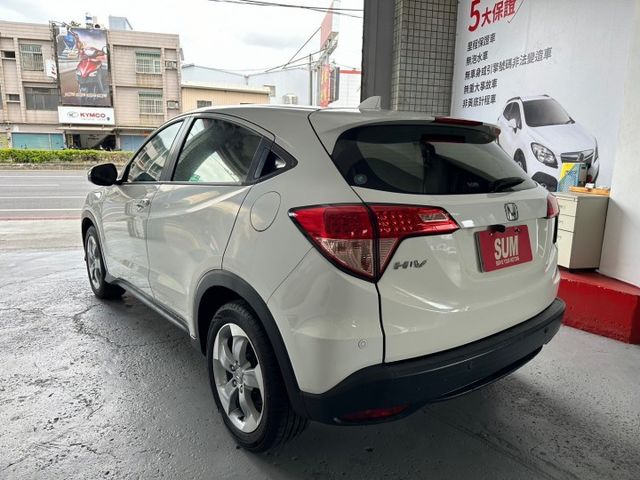 2018年HR-V VTI-S版 新世代跨界跑旅最佳車款 融合SUV特有的強健與安全感 舒適性極佳 里程保證  第15張相片