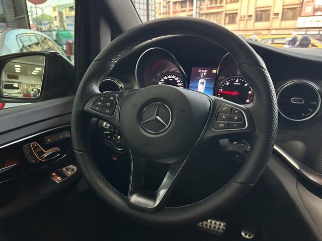 2024年V250D 豪華又霸氣商務車 家庭出遊車 內部寬敞 高效的柴油引擎 全面安全科技配備 僅跑1萬公里 原廠保固中  第8張相片