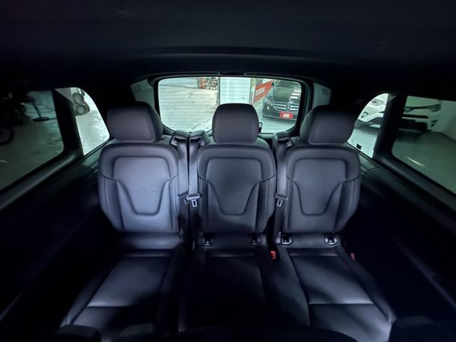 2024年V250D 豪華又霸氣商務車 家庭出遊車 內部寬敞 高效的柴油引擎 全面安全科技配備 僅跑1萬公里 原廠保固中  第15張相片